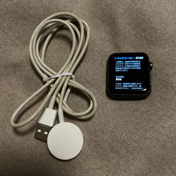 【超美品】Apple Watch Series 3(GPSモデル)- 42mm 新品純正バンド付き