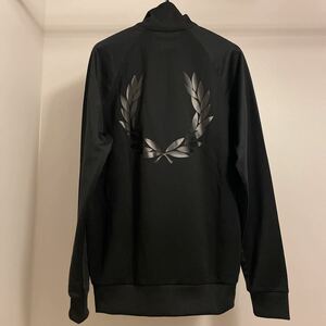 美品 FRED PERRY LAUREL WREATH COLLECTION トラックジャケット 38 ジャージ トラックトップ フレッドペリー ローレルリース 黒 ブラック