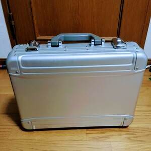 米国製　ゼロハリバートン Geo Aluminum 3.0 Attache 94284-05 アルミニウム製 アタッシェケース シルバー A3サイズ 2WAY　アメリカ製