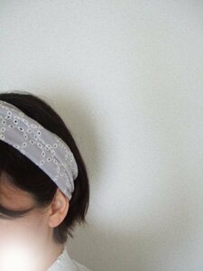 即決★ハンドメイド　刺繍がかわいい　薄手グレーコットンのゆるターバン***ヘアバンド　アクセントに　春コーデのアクセントに