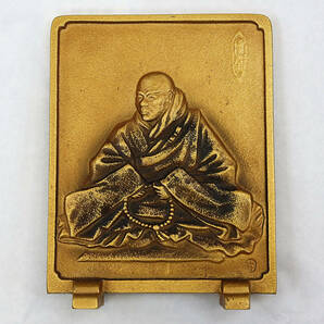 【仏壇仏具】浄土真宗 親鸞聖人の肖像のプレート 標語入り 金属製品