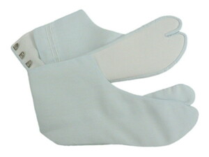 本麻の足袋 カラーは空色 4枚コハゼの本麻足袋です。表・裏とも麻100％の最高級品です。
