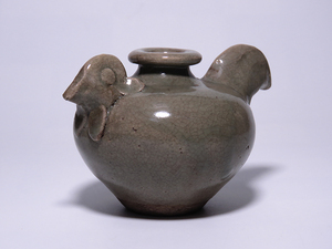 アジア陶器.青磁.鳥さんの形の油壷。