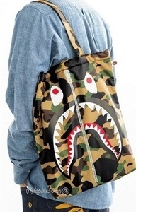 新品.*★A BATHING APE BAPE CAMO シャーク クッショントート カモフラ柄 雑誌付録