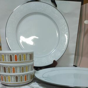 Noritake　RANIER 大皿26.5cm二枚　Noritakeグラタンミニ器三つ　ニュウ欠け無し　アンティーク　ノリタケ