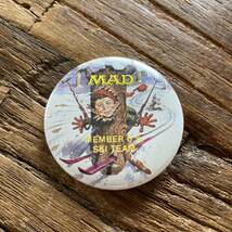 80's ヴィンテージ 販促　vintage 缶バッジ　MAD magazine　マッドマガジン　アメコミ　ヒッピー　ロバートクラム　ネイバーフッド_画像1