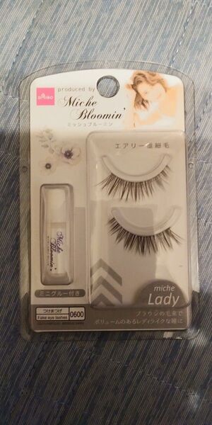 ミッシュブルーミン つけまつげ