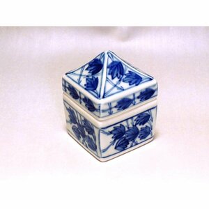  чайная посуда старый белый фарфор с синим рисунком ... коробочка с благовониями .. Британия произведение . в коробке чайная церемония t 9304693