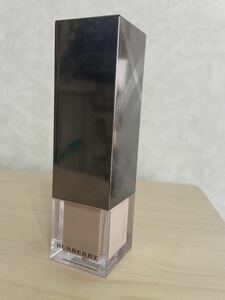 BURBERRY フレッシュグロウルミナスフルイドベース01 定価：5,940円　パールベージュ(化粧下地) 30ml 残量多め　定形外発送は300円