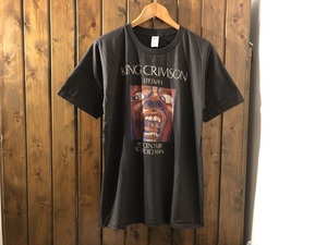 新品●キングクリムゾン　クリムゾンキングの宮殿　ビンテージスタイル　Tシャツ[L]●ジャズ/アートロックバンド