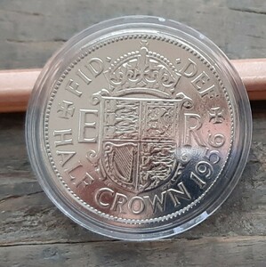 硬貨 イギリス 1956年 ハーフクラウン 英国コイン 美品です 本物エリザベス女王 32mm 14g コインカプセル付き