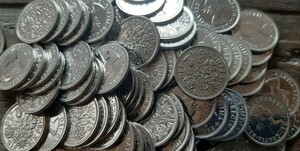 300枚セット 幸せのシックスペンス イギリス1948年~1967年の盛り合わせです。ラッキー6ペンス 英国コイン 美品です 本物 19.5mm 2.8gram