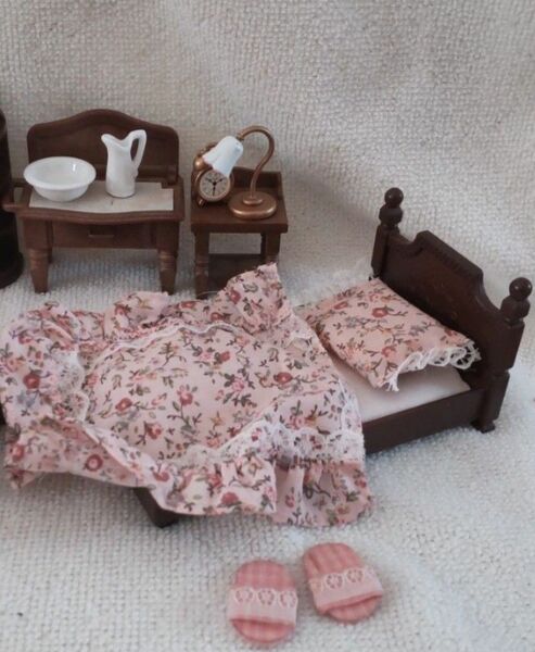 ベッドルームまとめて 茶色家具 ベッドサイドテーブルセット スウィートベッド シルバニアファミリー　シルバニア　寝室