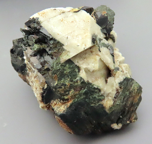 エジリン Aegirin 結晶 美しい標本 マラウイ産 瑞浪鉱物展示館 4702