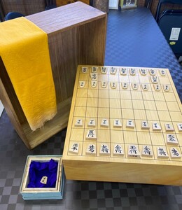 【在庫処分セール】榧？将棋盤　臍足付　11.8cm厚　黄楊？将棋駒　〈在銘　天月〉　検:棋士　育成　藤井聡太　日本文化　直接引取り歓迎