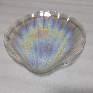 ガラス 貝殻の大皿 パール色に輝く