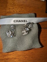 即決●CHANEL●新品　揺れるピアス　ハート・ラインストーン　箱　文字入リボン　ナンバープレート　紙袋　冊子付　プレゼントにも_画像3