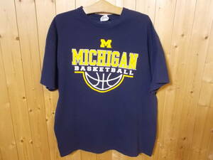 T125◆DELTA製 MICHIGAN BASKETBALL プリントTシャツ◆サイズXL ネイビー色 デルタ製 古着 ミシガンバスケットボール Tシャツ 5I