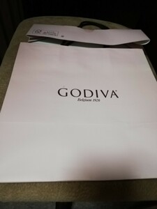 送料定形外140円~　ゴディバ GODIVA ハッピーバッグ　ショップ袋　ピンク 紙袋