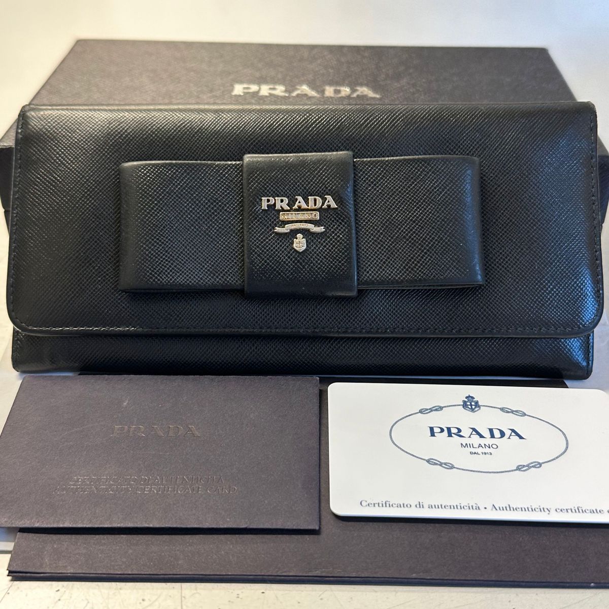 未使用に近い プラダ PRADA 財布 長財布 サフィアーノ リボン|PayPay