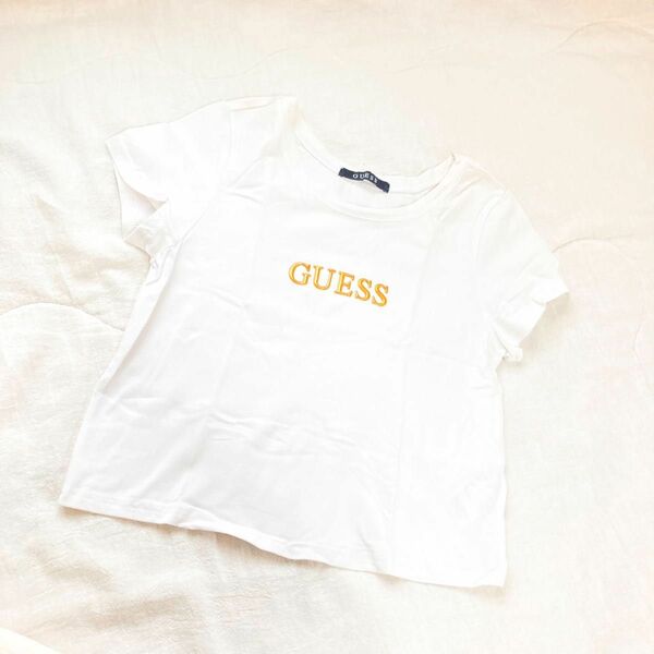 GUESS ゲス 半袖Tシャツ トップス ショート丈 ピタT ちびT ホワイト 白色 インナー カジュアル オシャレ ファッション