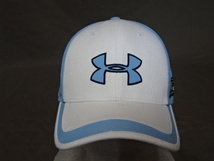 激レア USA購入 アクティブ系スポーツブランド アンダーアーマー 【UNDER ARMOUR】 シンプルデザイン ロゴ刺繍入りCAP 白サックス 中古良品_画像2