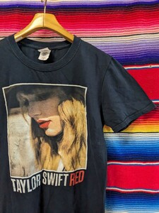 GILDAN ギルダン TAYLOR SWIFT PRINT TEE テイラースウィフトプリントTシャツ 半袖Tシャツ 黒 ブラック RED バンドT