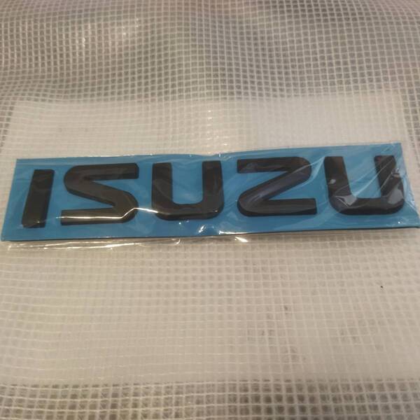 【ゆうパケット送料込】ISUZU(いすゞ) 3Dエンブレム(両面テープ付) マットブラック ⑥