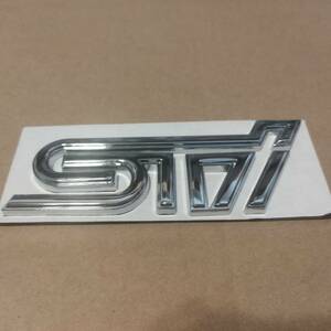 【送料無料】STI エンブレム メッキシルバー 横11cm×縦4cm×厚さ5mm ②　スバル SUBARU 金属製