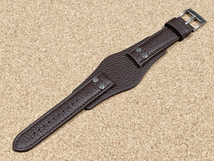 送料無料 ラグ幅：22mm 男女兼用 ブラウン マット付き リベット腕時計ベルト レザーベルト レザーバンド_画像1