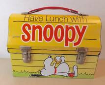 【USA★Snoopy★スヌーピー】1968年ヴィンテージ★ランチボックス（弁当）★ブリキ★Thermosサーモス★黄色のドッグハウス_画像1