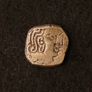 インド・スキタイ王国 西クシャトラパ ドラクマ銀貨（200-400）[E2540]古代ギリシャコイン,古代ローマ
