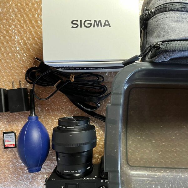 SONY ILCE-6400 & SIGMA 30mm f1.4