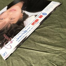 傷なし美盤 美ジャケ 新品並み 1987年 浅香唯 Yui Asaka LPレコード レインボー Rainbow 帯付　アイドル 加藤要produce 8pライナー_画像4