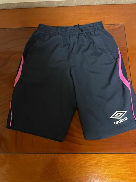 umbro ハーフパンツ　Mサイズ