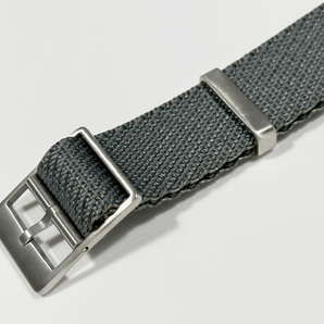 ラグ幅：18mm 高品質 スクエア ストラップ 腕時計ベルト ファブリック NATO グレー ストライプの画像1