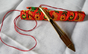 ベトナム 少数民族 モン族 口琴 ダンモイ Sサイズ 民族楽器 刺繍 Jew's harp