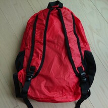バッグ 鞄 リュック 赤 軽い 軽量 折りたたみリュック 折り畳み コンパクト 折畳み 携帯リュック 肩ベルトメッシュ_画像3