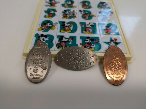 ◇東京ディズニーランド15周年スーベニアメダル×３◇レトロパズル◇４点セット◇