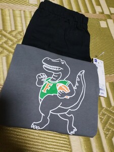 送料無料■ジーユー　GU　ラウンジセット　ルームウエア　ボーイズ　140cm　ティラノサウルス　恐竜　パジャマ　Tシャツ&ショートパンツ