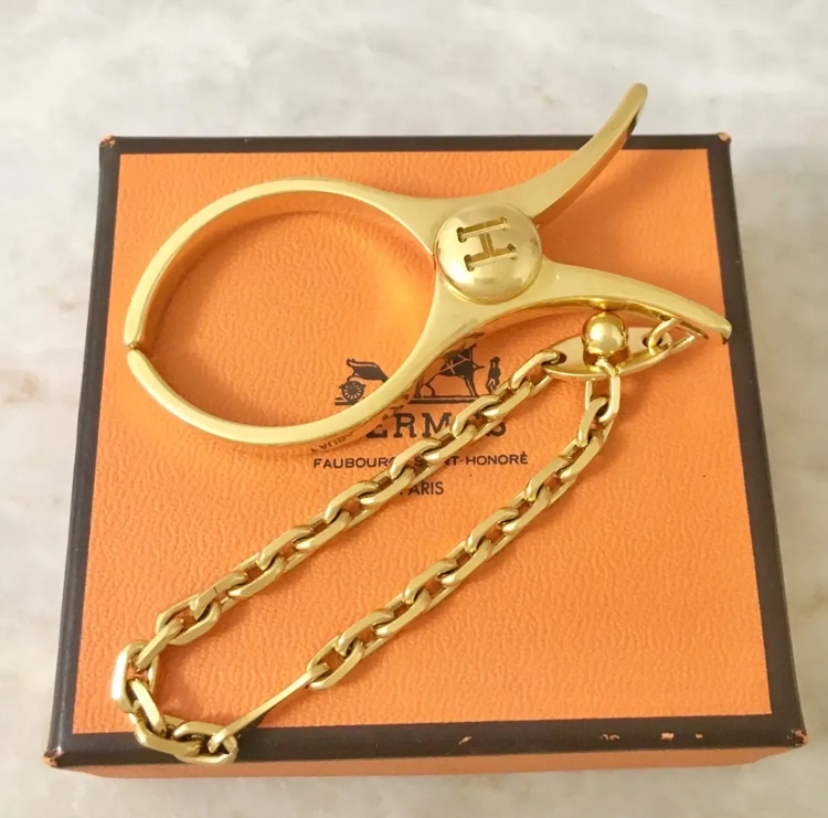 美品 HERMES グローブホルダー ゴールド チャーム アクセサリー 手袋 金-