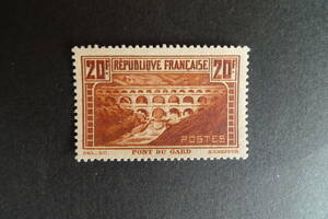 フランス　　1929-1931年　 Pont du Gard　Type IIB １種完切手未使用