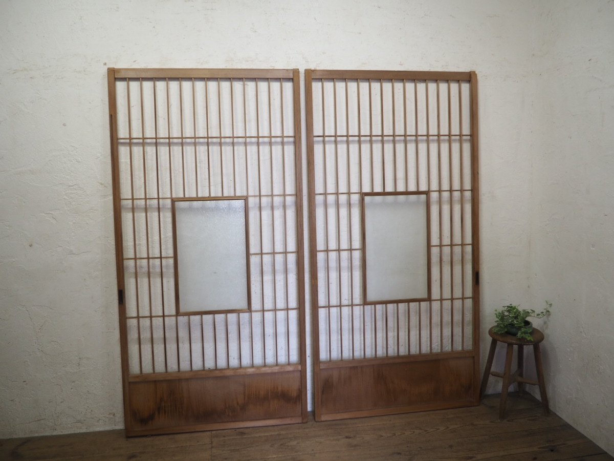 葉ガラス建具の値段と価格推移は?|73件の売買データから葉ガラス建具