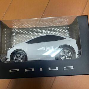 トヨタ　新型　プリウス　プルバックミニカー