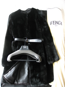 即決 新品　FENDI　フェンディ　最高級　ベルト付　ミンクファー毛皮ノーカラーコート☆42サイズ　ブラック