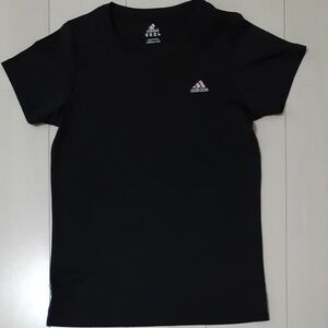 adidas　スポーツウェア　半袖　Tシャツ　バレーボール　サッカー　