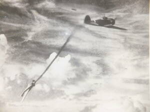 ＊　報道写真 陸鷲の挺身B-24爆撃機/撃墜 昭19「陸鷲の一撃で見事撃落 重爆撃機 B-24」陸軍航空隊 日本陸軍 印支國境敵航路遮断　＊