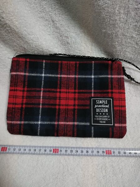 サコッシュ ショルダー 裏面はビニール素材 スマホ入れたまま使用可能 中古 タータンチェック 赤【複数購入割引あり】