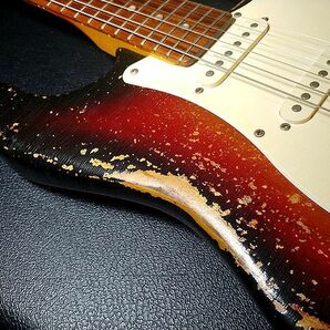 ◆◇All Lacquer Finish Heavy Relic Vintage3Tone Sunburst Stratocaster CustomElectronicsModify ◇◆Fender Puer Vintage 65PickUpsの画像3