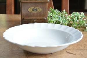  white .. a little over .. lightness . self .! a little over .3 times [ white tableware ] strengthen porcelain Tiara TIARA soup plate pasta plate curry plate ( two or more successful bids possibility )